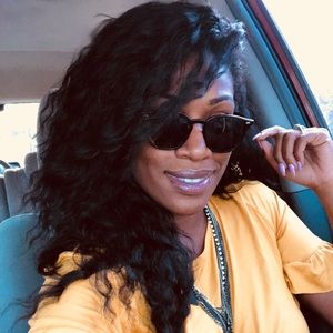 Meet your Posher, Danielle